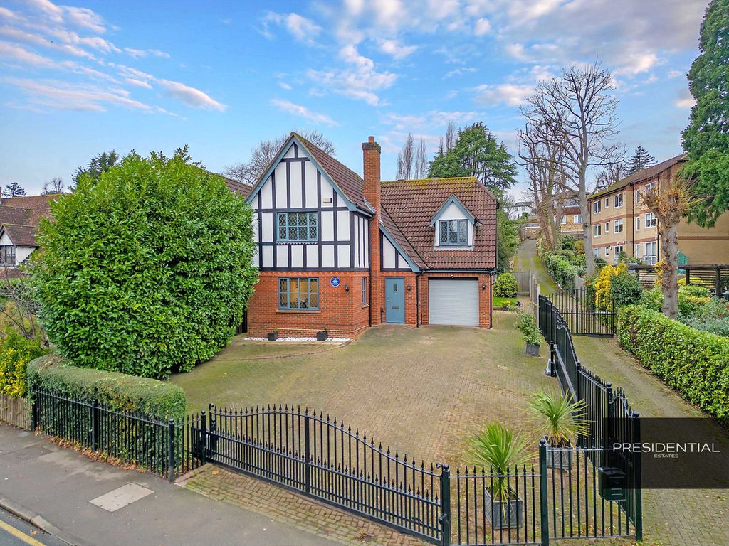 4 bed detached house for sale in High Road, Loughton IG10, £1,000,000