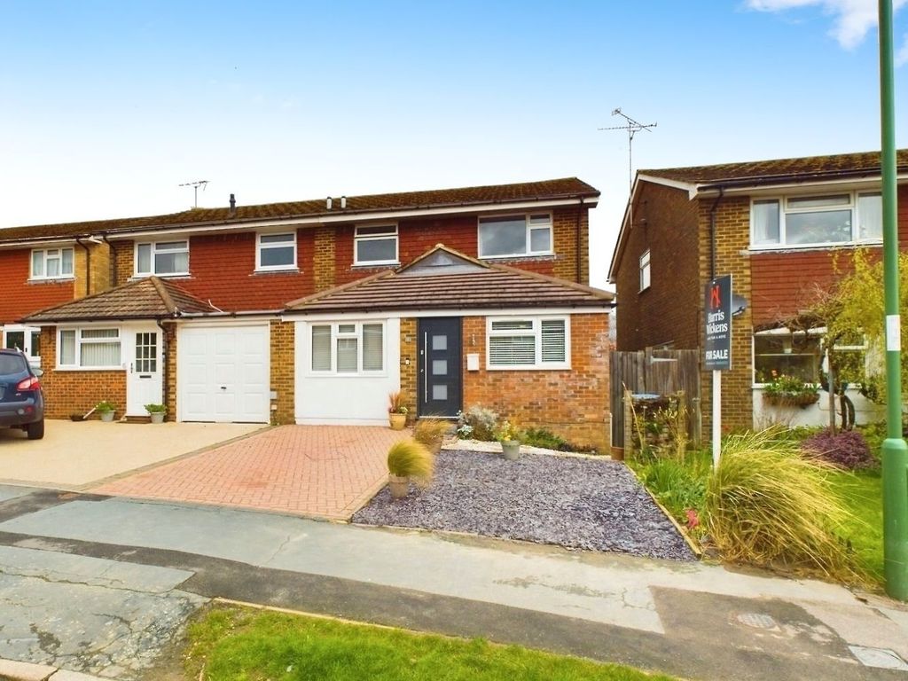 4 bed semidetached house for sale in Howard Road, Horsham RH13, £