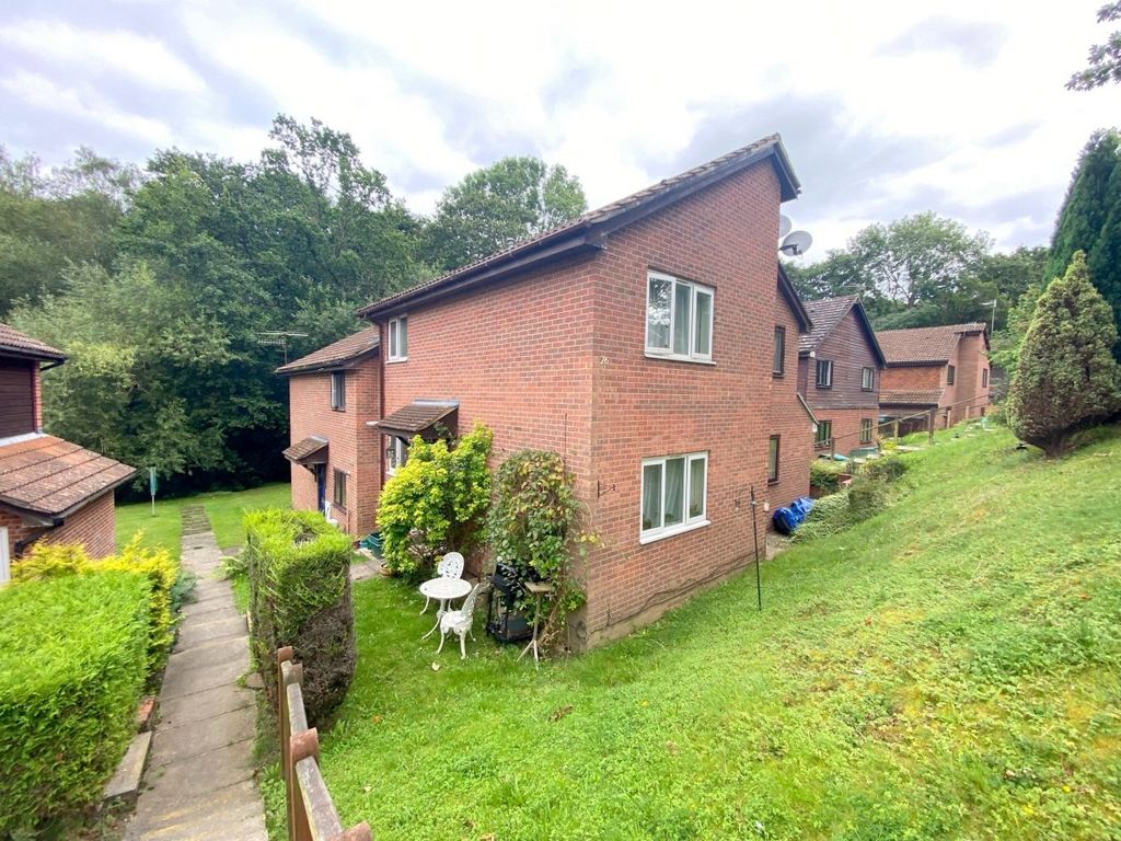 2 bed terraced house to rent in Green Way, Tunbridge Wells TN2, £1,200