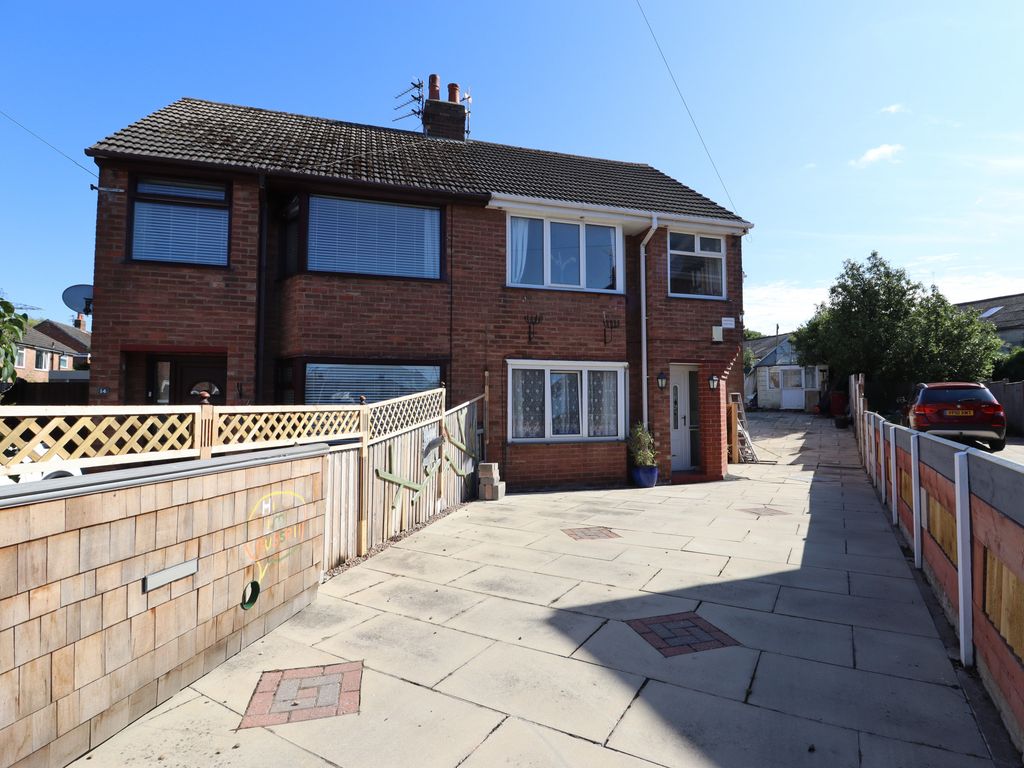 4 bed semidetached house for sale