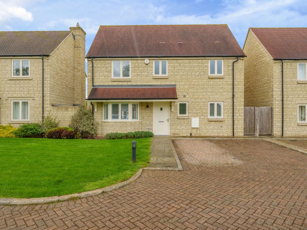 3 bed detached house for sale in Fry's Meadow, Stanford In The Vale