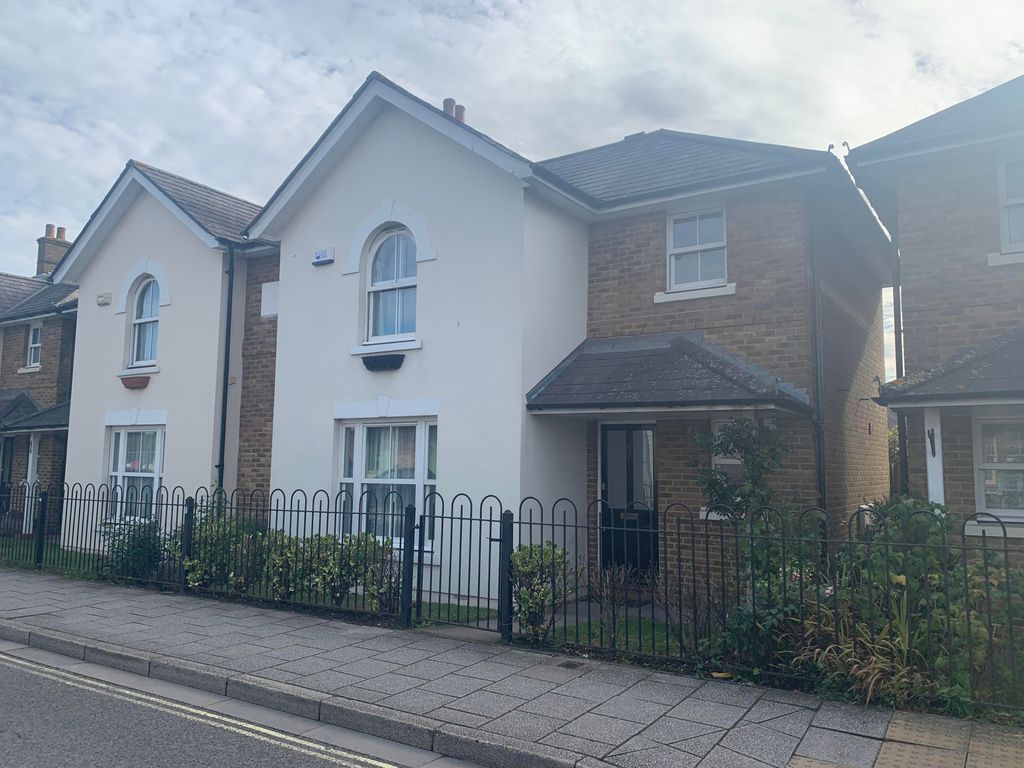 4 bed property to rent in Station Road West, Canterbury CT2, £1,600 pcm