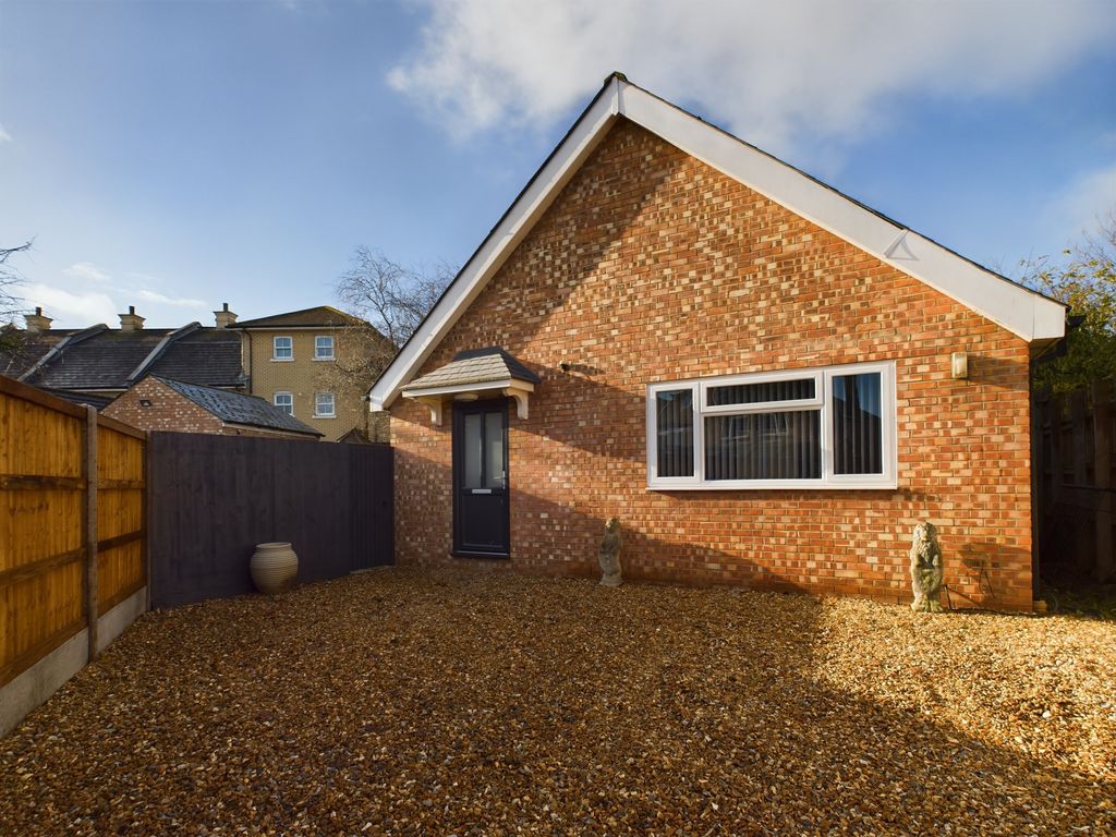 3 bed detached house to rent in Silverwood Close, Cambridge