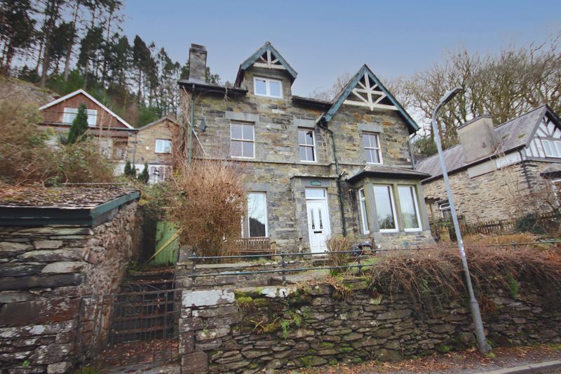 6 bed detached house for sale in Pentrefoelas, BetwsYCoed LL24, £