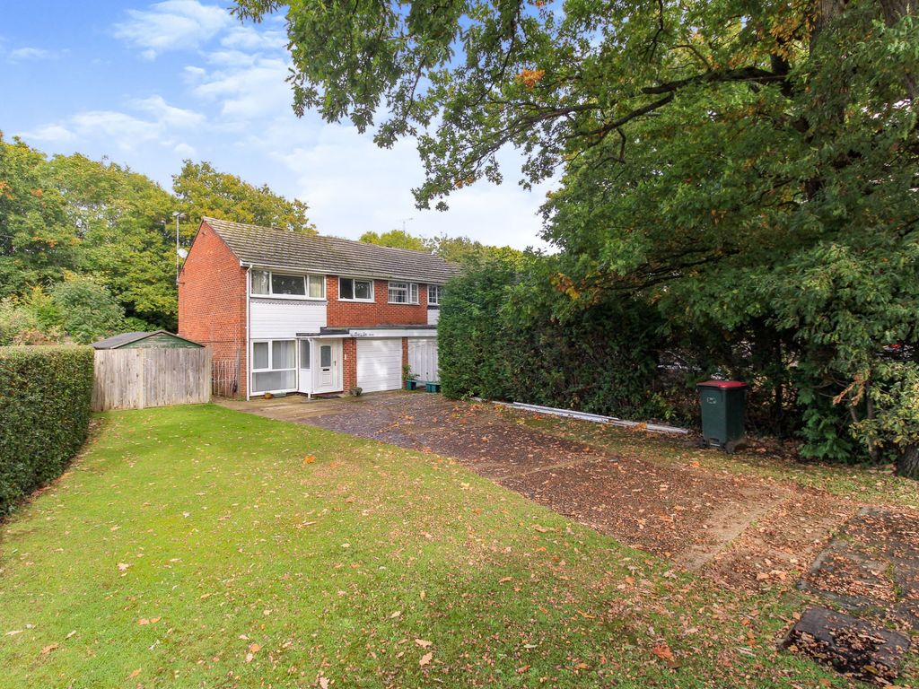 Woodfield Road, Crawley RH10