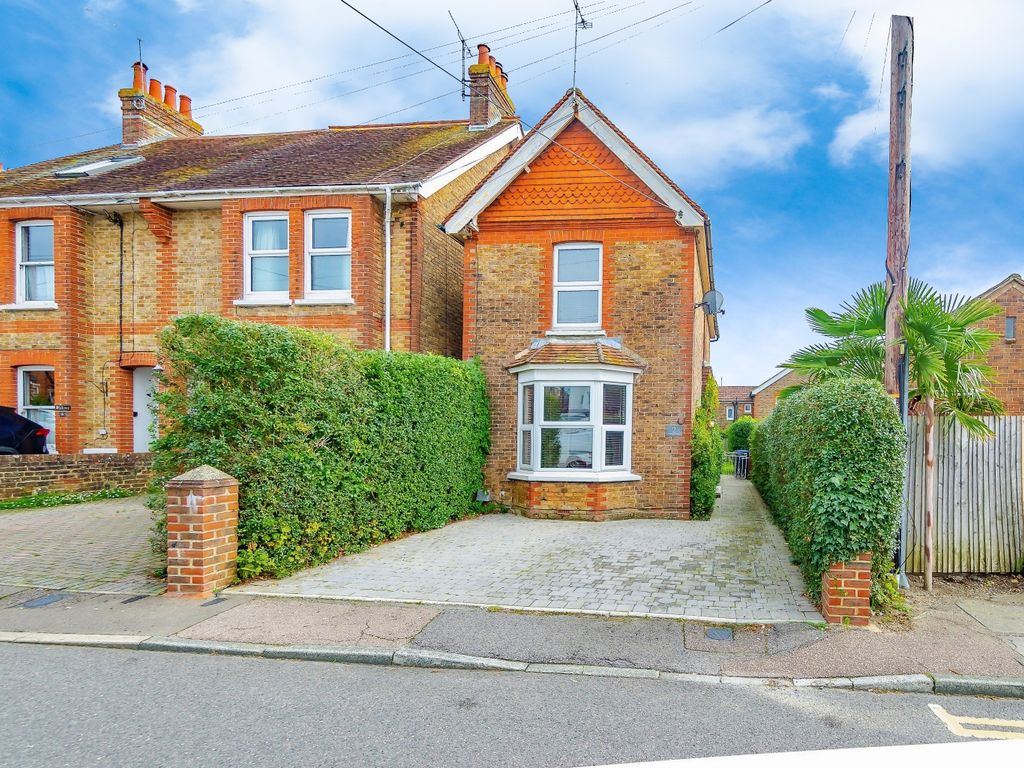 2 bed detached house for sale in Fairfield Road, Burgess Hill RH15, £