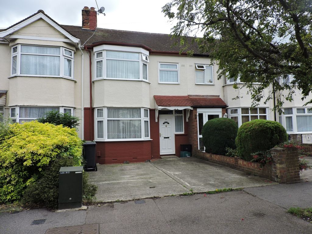 3 bed terraced house to rent in Eastfield Road, Waltham Cross EN8, £