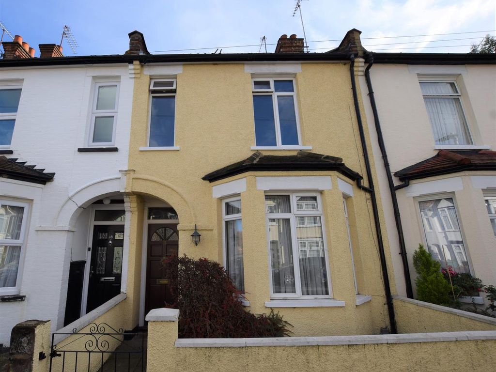 3 bed terraced house to rent in Princes Avenue, Watford, Hertfordshire