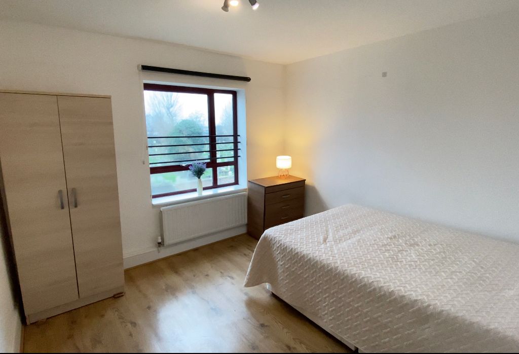 Room to rent in Harrow Road, London W10, £990 pcm Zoopla