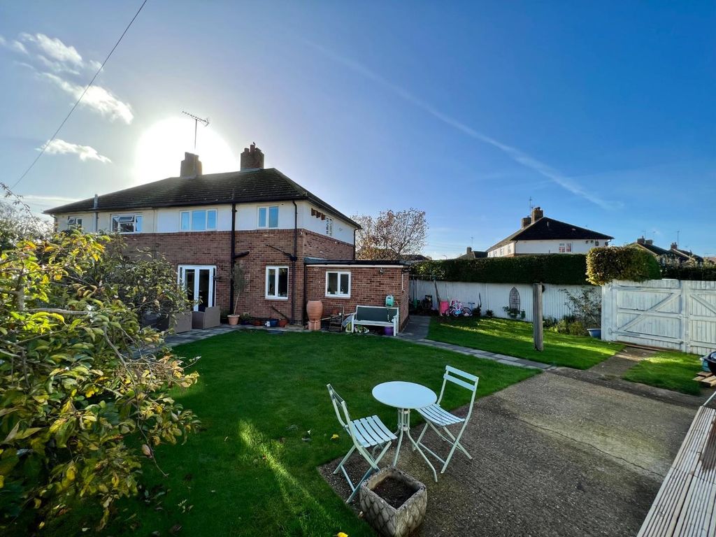 3 bed semidetached house for sale in Shrubcote, Tenterden TN30, £