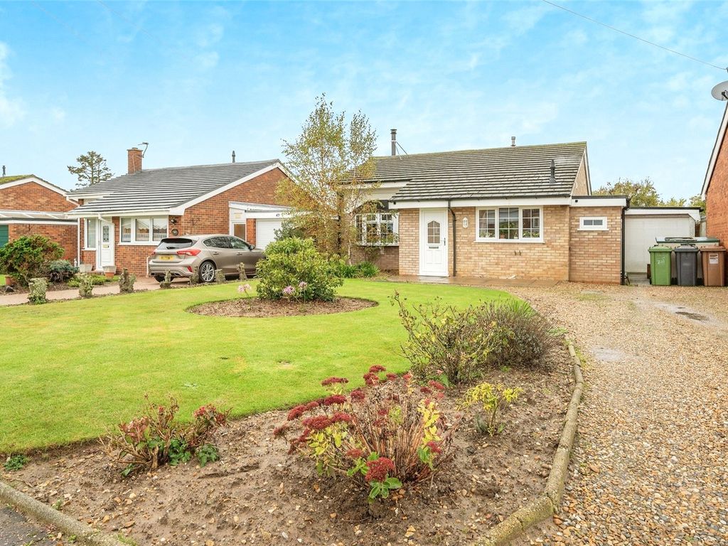3 bed bungalow for sale in Waveney Drive, Hoveton, Norwich, Norfolk