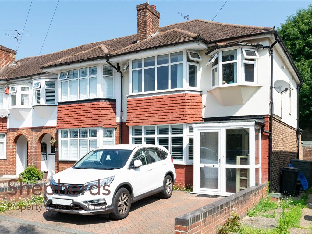 3 bed end terrace house for sale in College Road, Cheshunt, Waltham