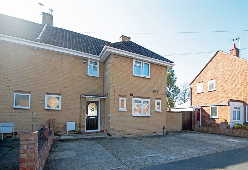 3 bed semidetached house for sale in Stewart Avenue, Slough, Berkshire