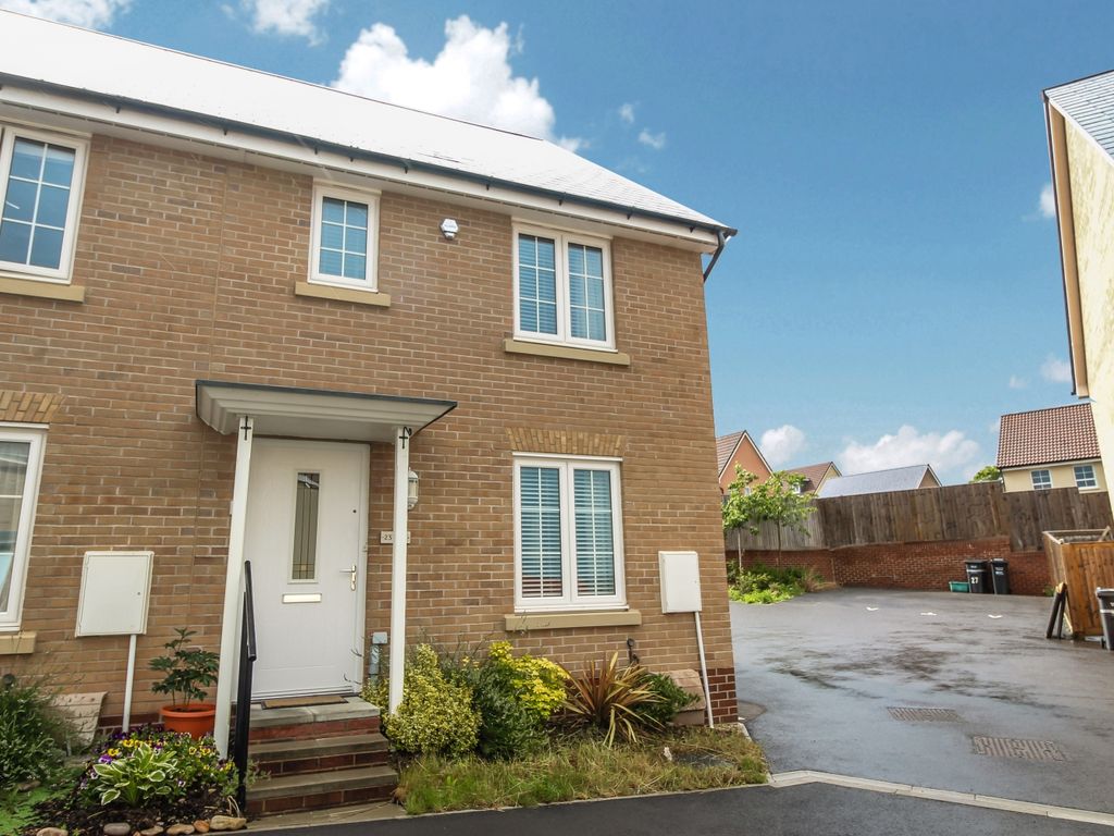 3 bed end terrace house to rent in Mallory Road, Yeovil, Somerset BA21