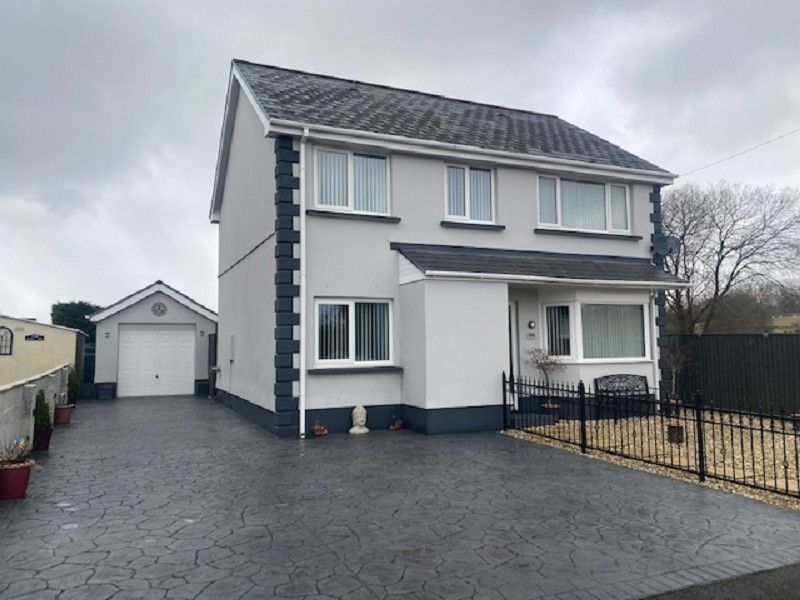 4 bed detached house for sale in Lewis Avenue, Cwmllynfell, Swansea
