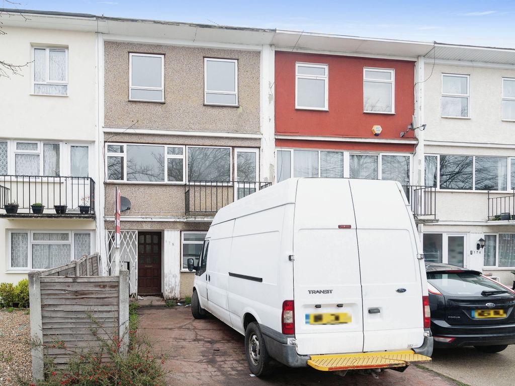 3 bed terraced house for sale in Long Riding, Basildon, Essex SS14 Zoopla