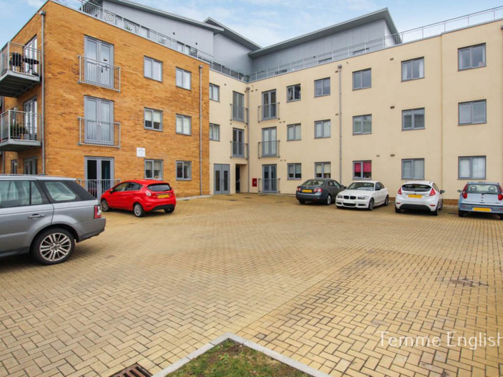 1 bed flat for sale in Golden Jubilee Way, Wickford SS12 Zoopla