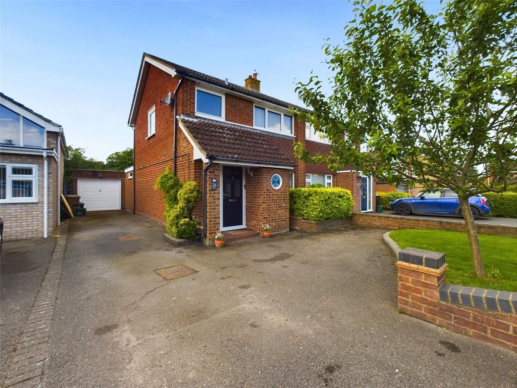 3 bed semidetached house for sale in Beech Road, Chinnor, Oxfordshire