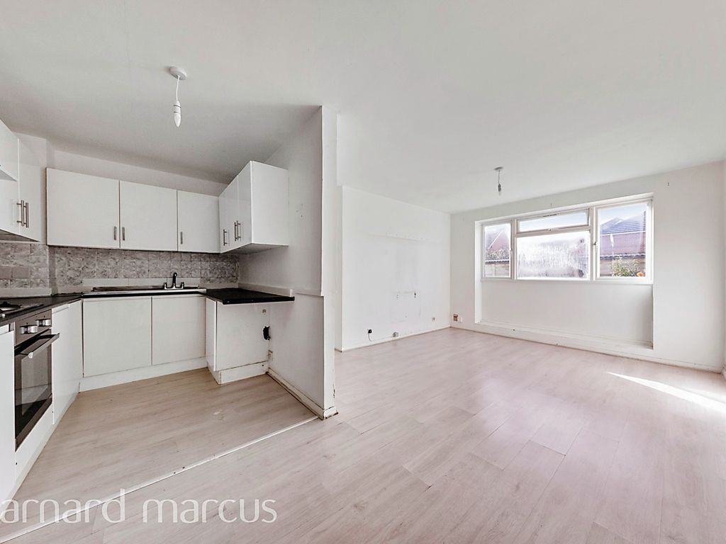 2 bed flat for sale in Graham Road, Mitcham CR4 Zoopla