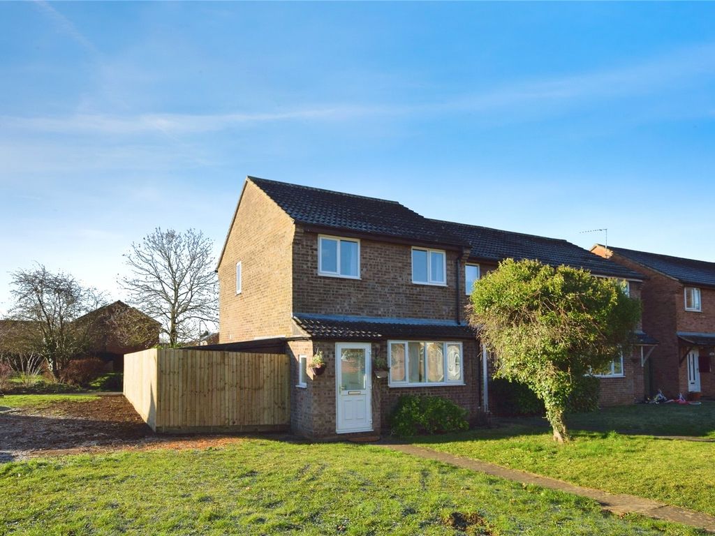 3 bed end terrace house to rent in Dryden Avenue, Bicester, Oxfordshire
