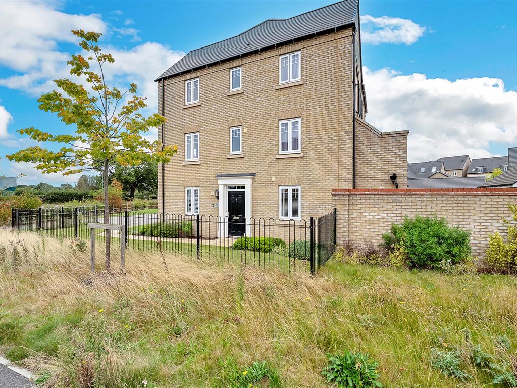 4 bed town house for sale in Tudor Road, Bury St. Edmunds IP32, £425,000 Zoopla