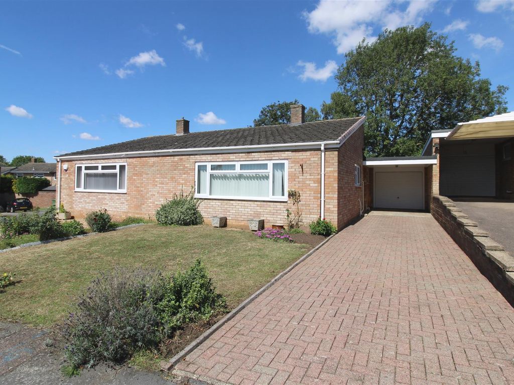 2 bed semidetached bungalow for sale in Rowan Gardens, Gamlingay