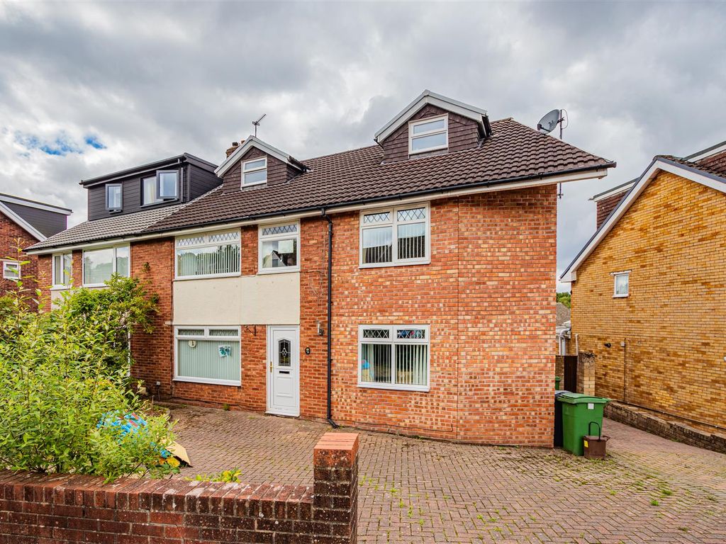 7 bed semidetached house for sale in Woolaston Avenue, Lakeside