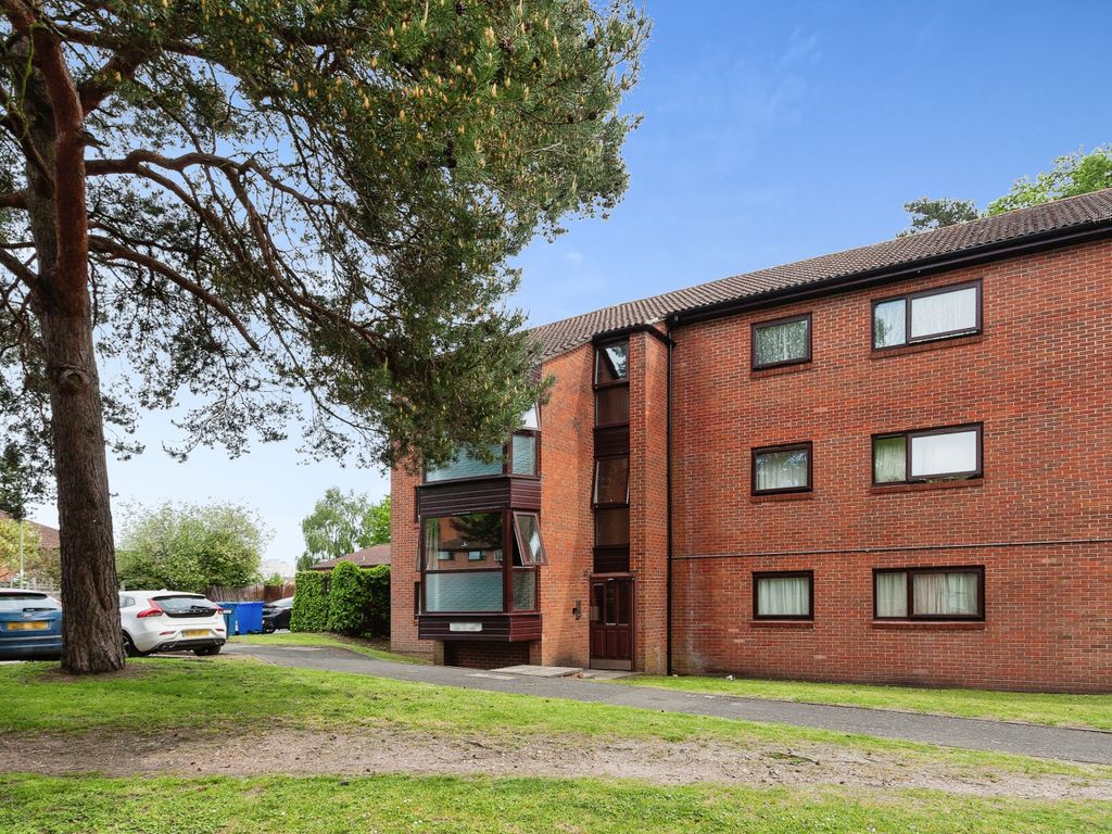 2 bed flat for sale in Bruntile Close, Farnborough GU14 Zoopla