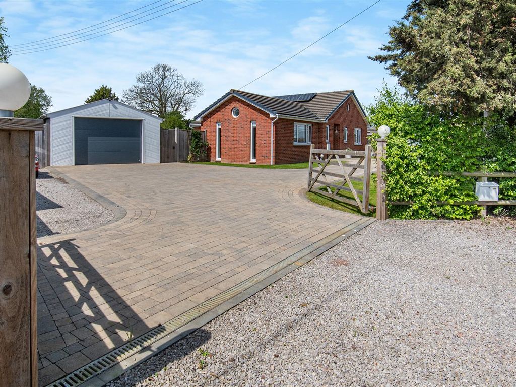 3 bed detached bungalow for sale in Bulley Lane, Churcham, Gloucester