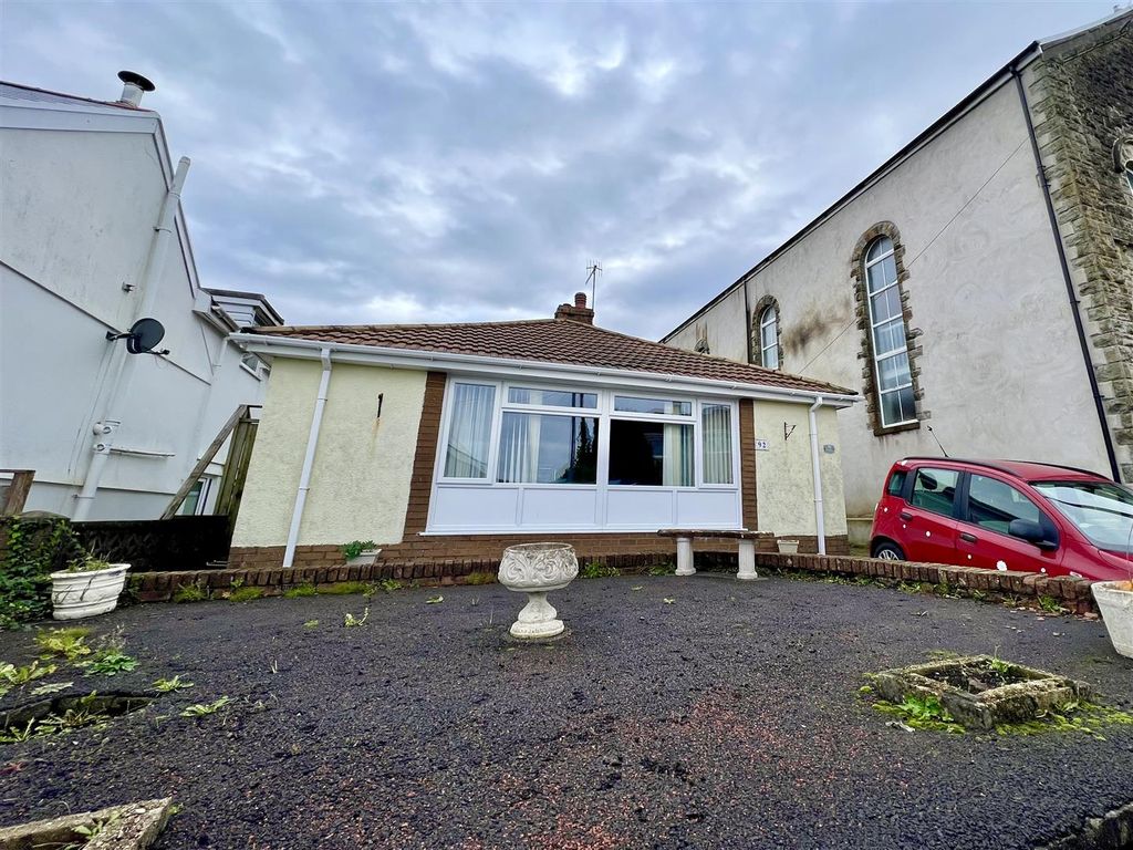 3 bed detached bungalow for sale in Swansea Road, Waunarlwydd, Swansea