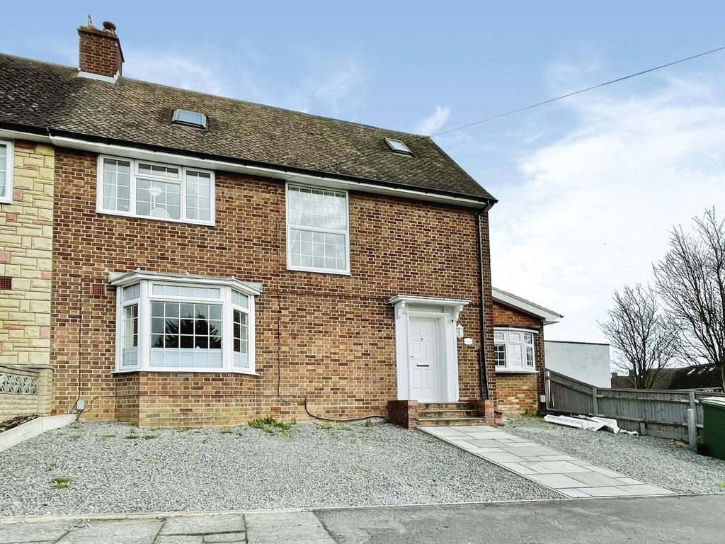 4 bed semidetached house for sale in Hobbs Hill Road, Nash Mills