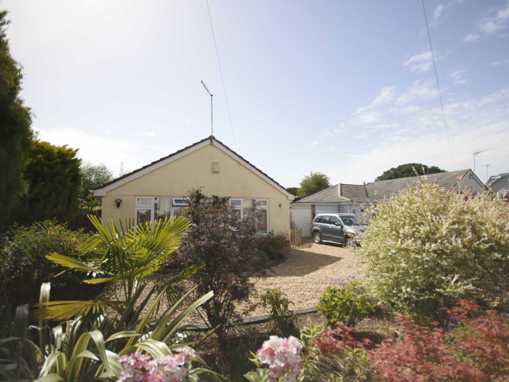 3 bed detached bungalow for sale in Clayford Avenue, Ferndown BH22 Zoopla