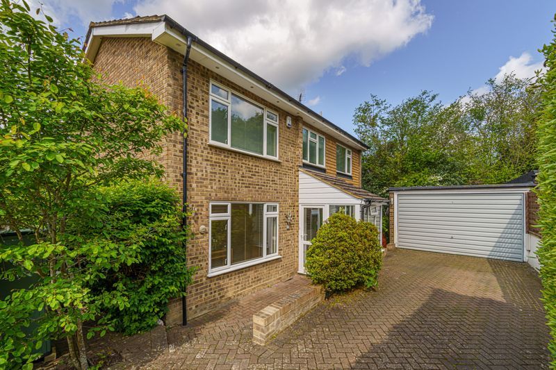 4 bed detached house for sale in Ringwood Avenue, Pratts Bottom