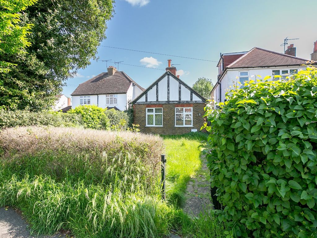 2 bed bungalow for sale in Sheepcot Lane, Watford, Hertfordshire WD25