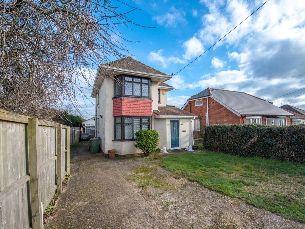 3 bed detached house for sale in Newport Road, Cowes PO31 Zoopla