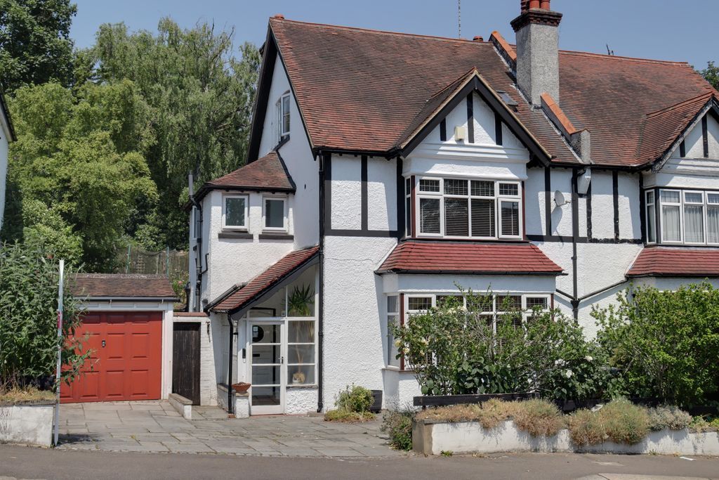 5 bed semidetached house for sale in The Avenue, Coulsdon CR5 Zoopla
