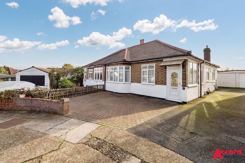 2 bed semidetached bungalow for sale in Heather Close, Rise Park