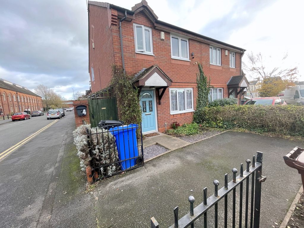 3 bed semidetached house for sale in Gough Side, BurtonOnTrent DE14, £100,000 Zoopla