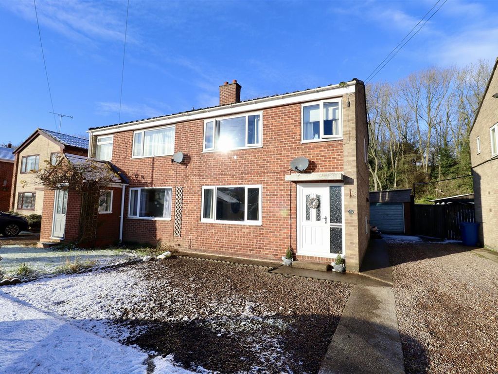 3 bed semidetached house for sale in Greenfield Road, Middleton On The