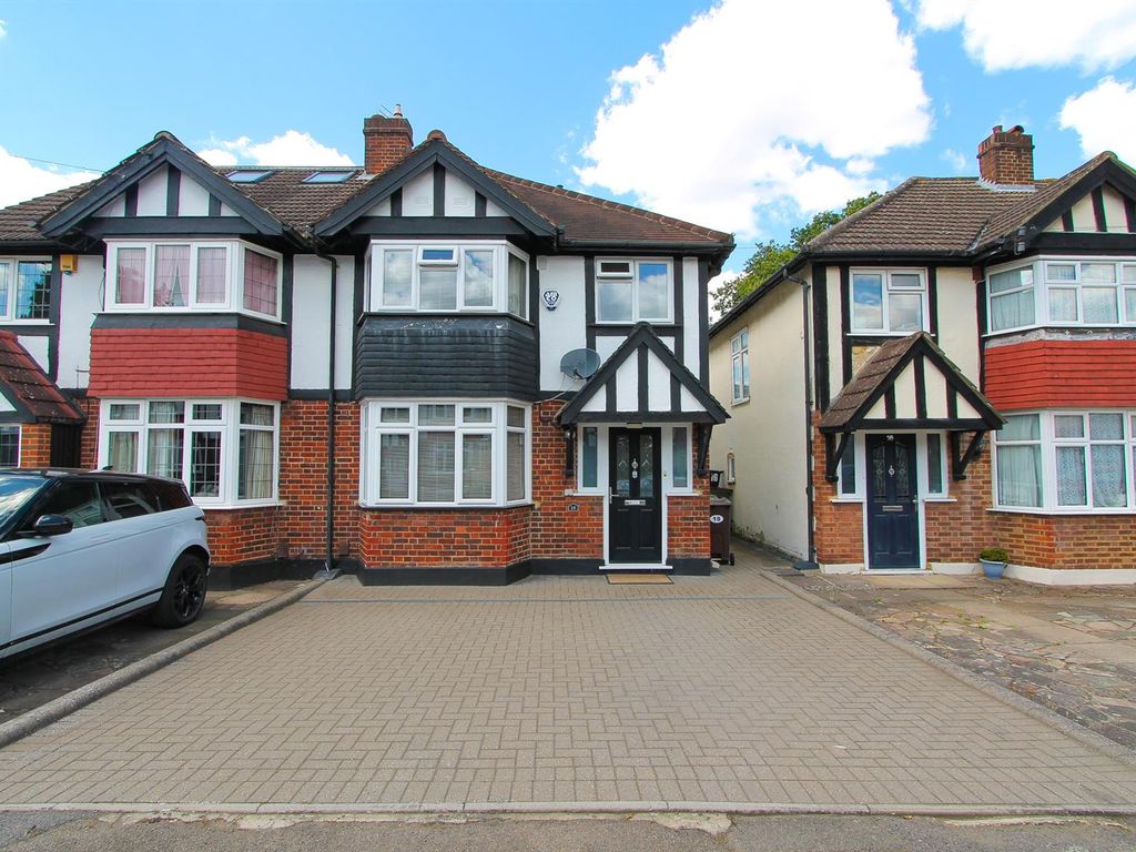 3 bed semidetached house for sale in Shepley Close, Carshalton SM5, £