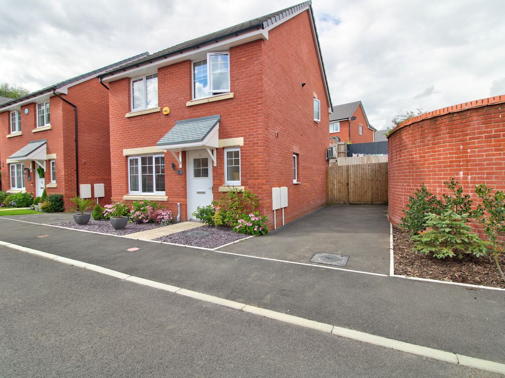 3 bed detached house for sale in Blue Lake Close, Ebbw Vale NP23, £