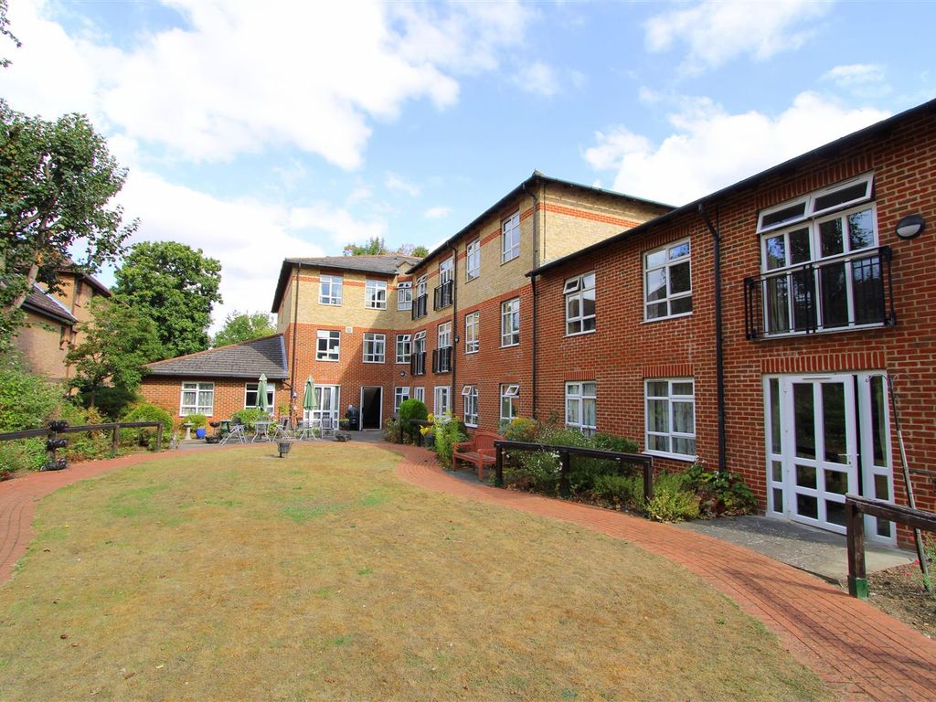 2 bed flat for sale in Beddington Gardens, Wallington SM6 Zoopla