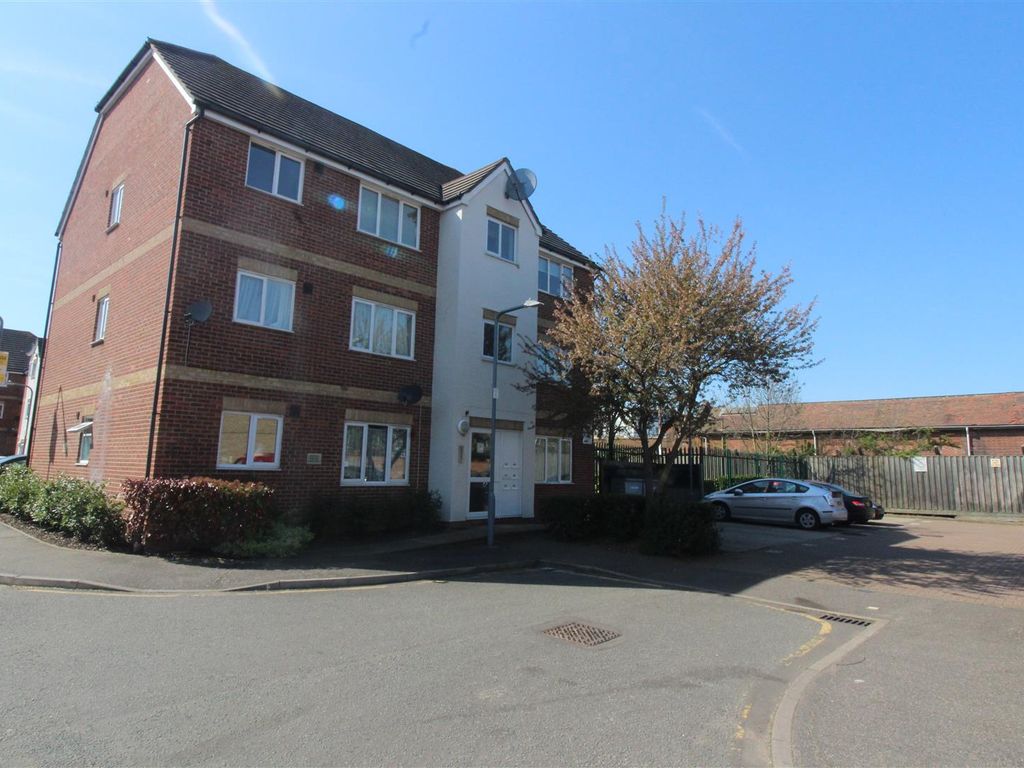 1 bed flat to rent in Fenman Gardens, Goodmayes, Ilford IG3, £1,500 pcm