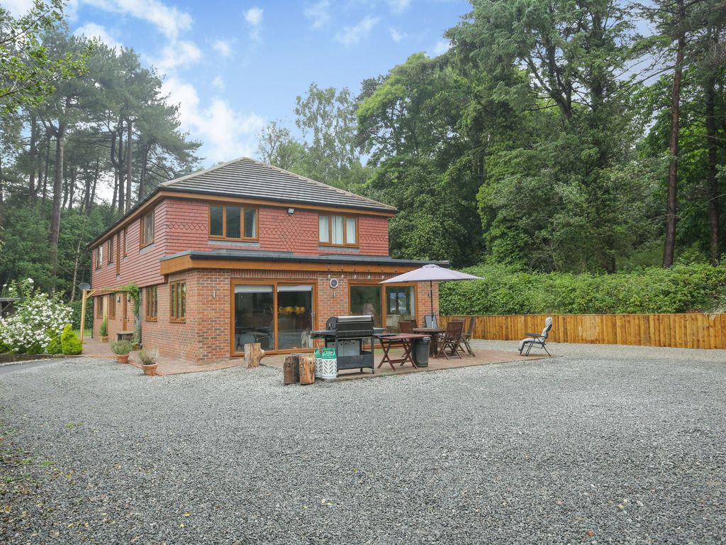 8 bed detached house for sale in Woodland Drive, Hawkinge CT18 Zoopla