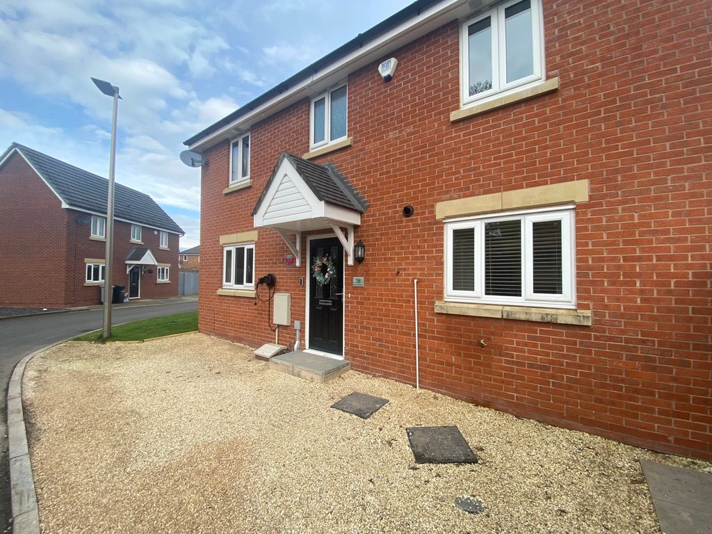 3 bed semidetached house to rent in Broomhall Drive, Shavington, Crewe