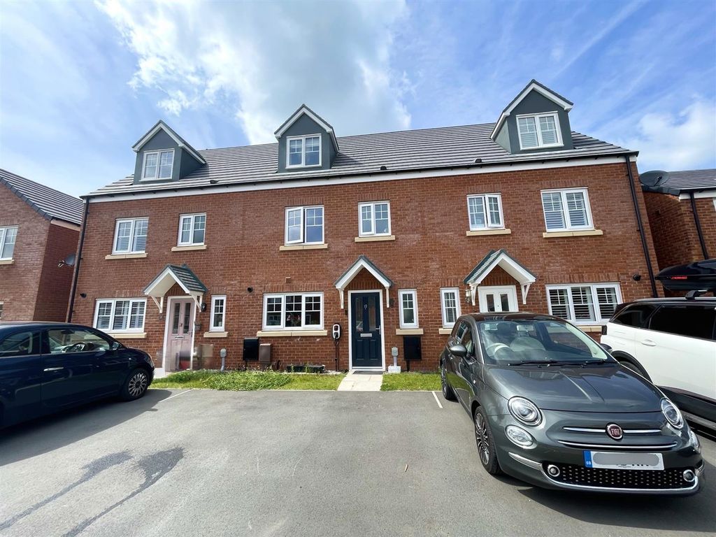 4 bed town house for sale in Larch Drive, Sandbach CW11 Zoopla