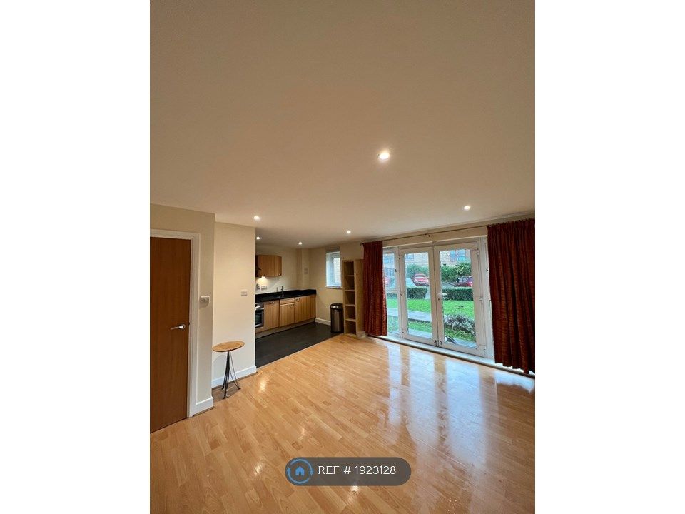 2 bed flat to rent in Morton Close, London E1, £2,000 pcm Zoopla