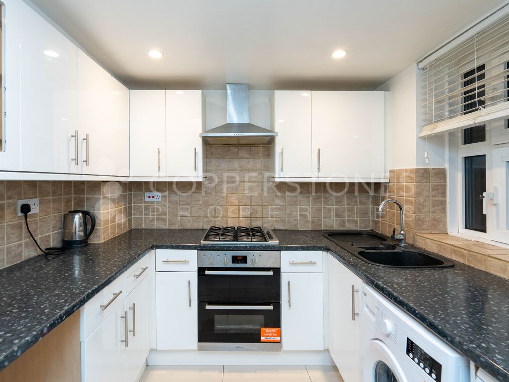 2 bed flat to rent in Shannon Place, London NW8, £3,000 pcm Zoopla