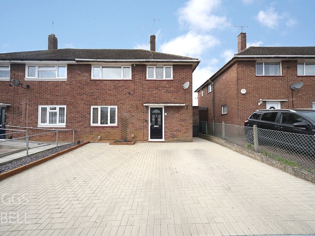 3 bed semidetached house for sale in Cheney Road, Luton, Bedfordshire