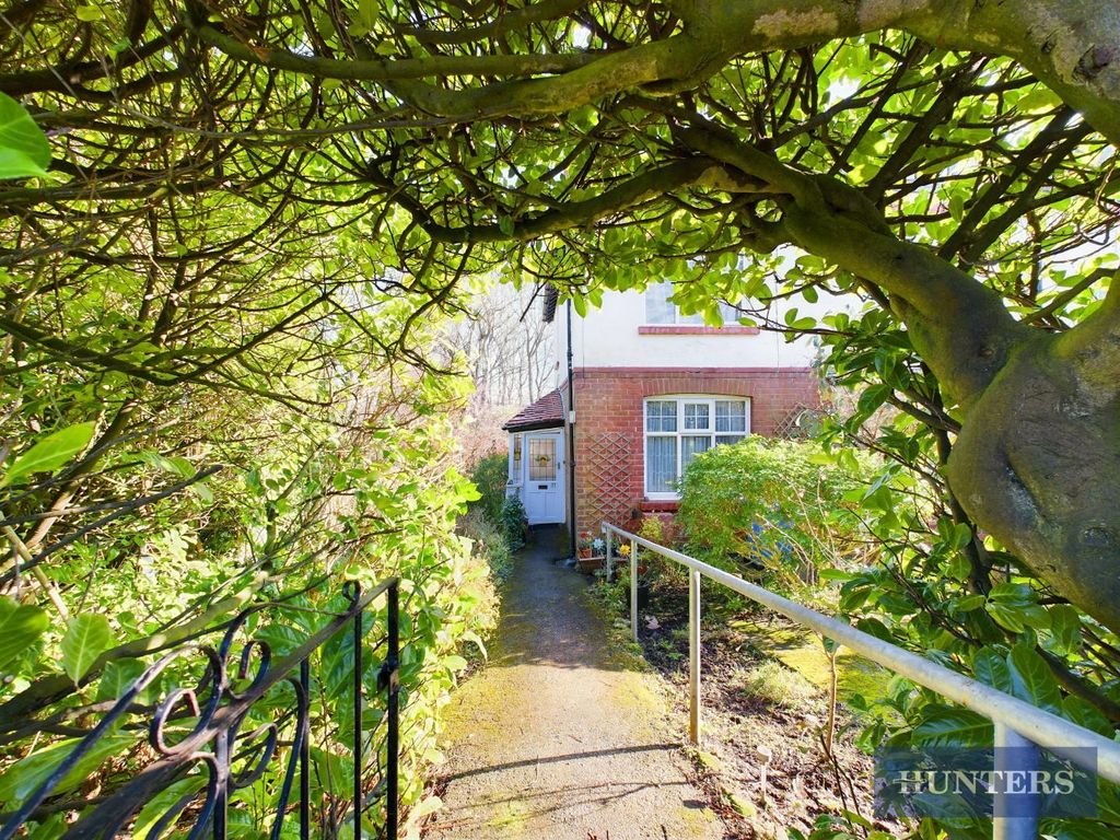 3 bed semidetached house for sale in Alexandra Park, Scarborough YO12